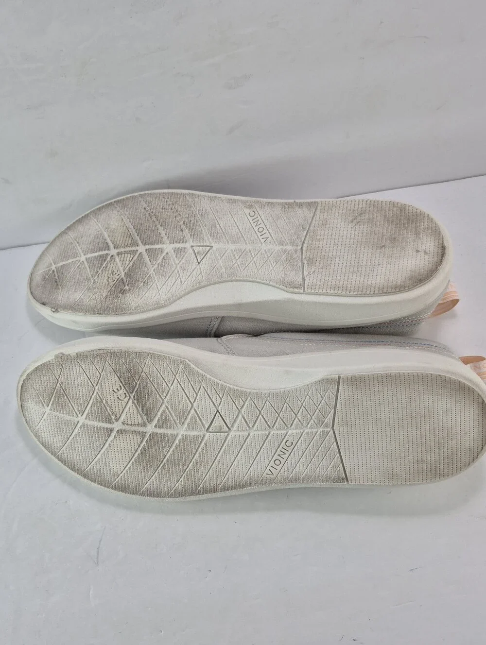 Vionic Beach Marshall Canvas Laceless Slip-On Sneaker Vapor Gray 8.5 Orthotic.